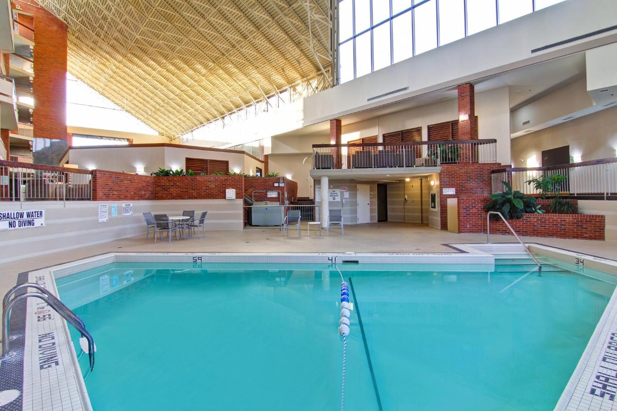 Holiday Inn Oakville Centre By Ihg Ngoại thất bức ảnh